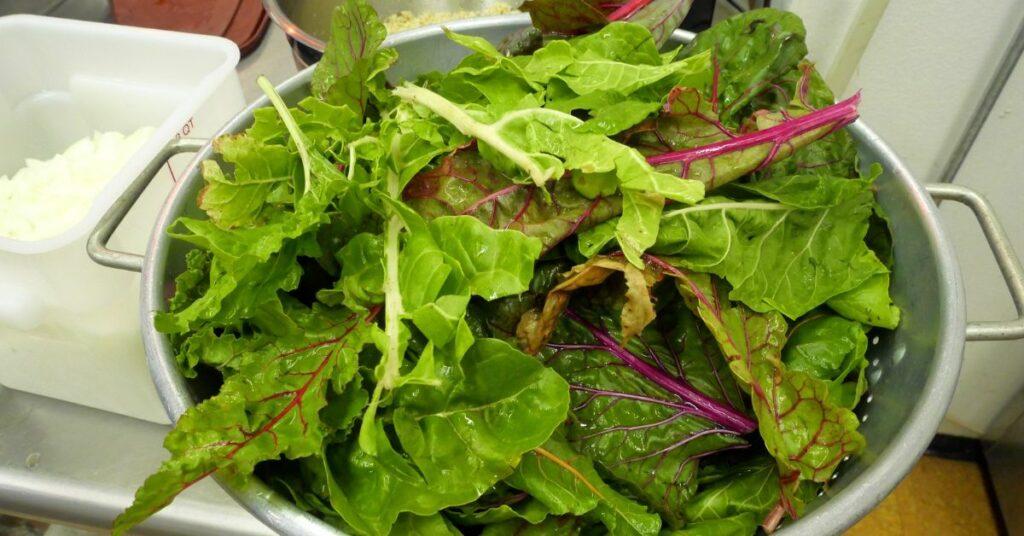 Incorporating Mustard Greens into Your Daily Diet for Effective Waist Trimming