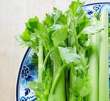 Daily Celery Consumption Plan for Achieving 8cm Waist Loss in 21 Days