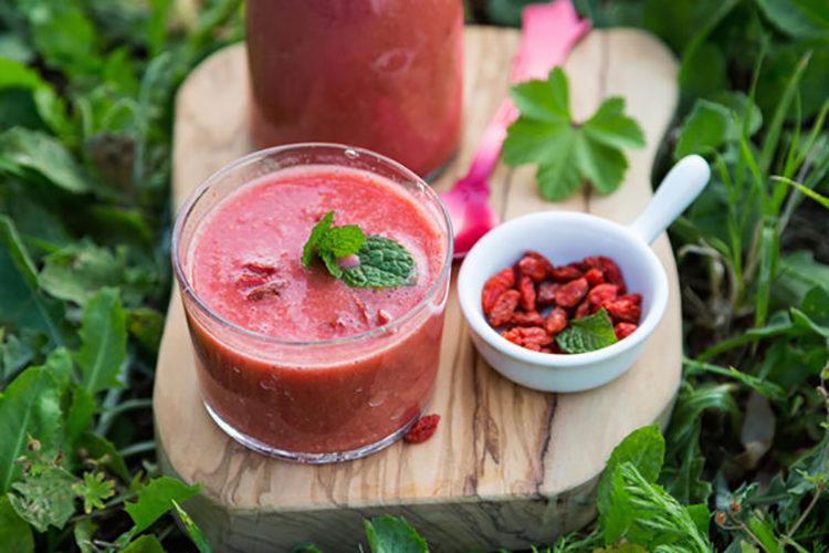 Complementary Lifestyle Changes to Maximize the Belly-Flattening Effects of Goji Berries