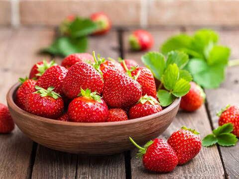 Understanding the Role of Strawberries in Waistline Reduction
